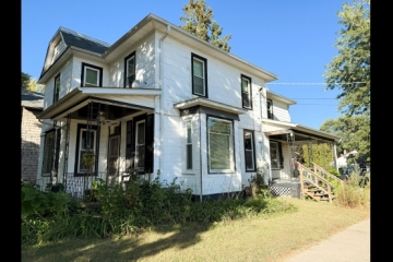 Desirable Duplex in Downtown Amboy!