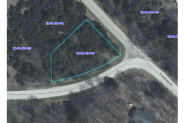 Corner Lot on W Side of Lost Lake!